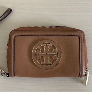 Tory Burch Amanda Wristlet and smartphone holder